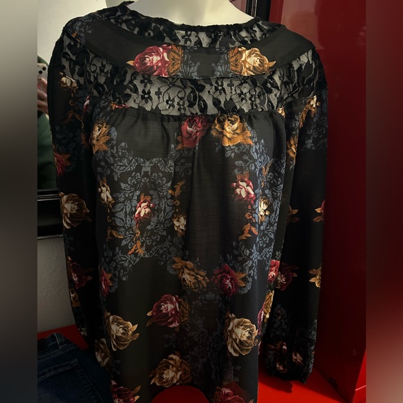 Knox Rose dark floral with lace and velvet accents - Picture 2 of 8